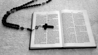 Con récord de inscriptos, comenzó el curso para ser exorcista