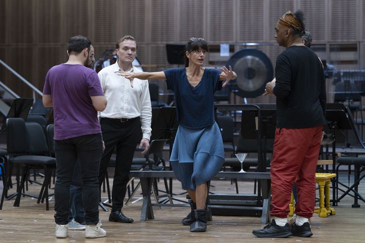 Bárbara Lluch en pleno ensayo de la ópera de Richard Strauss. Foto: Prensa Teatro Colón/ Juanjo Bruzza. Bárbara Lluch en pleno ensayo de la ópera de Richard Strauss. Foto: Prensa Teatro Colón/ Juanjo Bruzza.