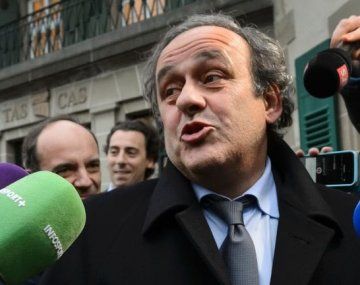 Michel Platini fue apresado y luego liberado en París, acusado de corrupción en la elección de Qatar como sede mundialista.
