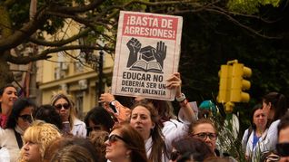 Los maestros y profesores de Montevideo realizan este lunes un paro de actividades por 24 horas. Los maestros y profesores de Montevideo realizan este lunes un paro de actividades por 24 horas.