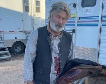 Alec Baldwin volverá a ser juzgado. Alec Baldwin volverá a ser juzgado.