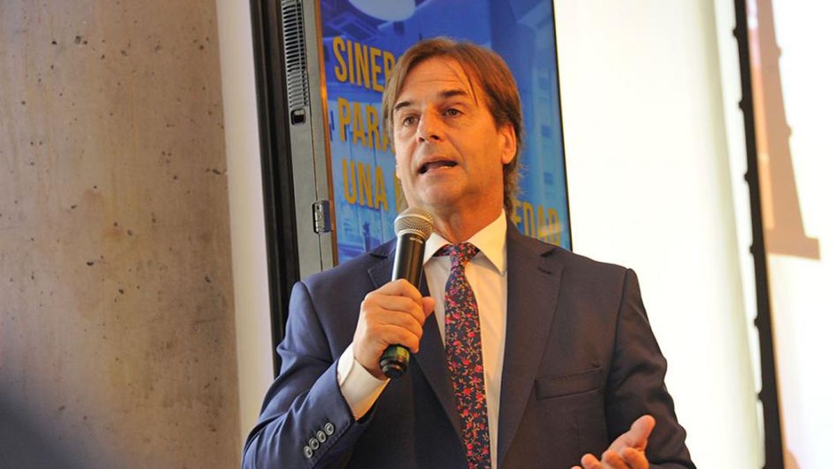 46% of Uruguayans approve of the management of Lacalle Pou