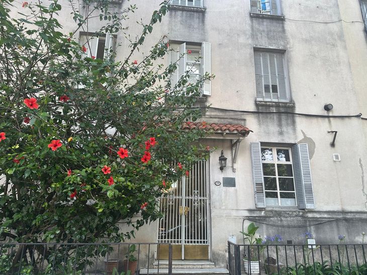 Frente del edificio en donde vivió el escritor (Foto: San Román Propiedades) Frente del edificio en donde vivió el escritor (Foto: San Román Propiedades)
