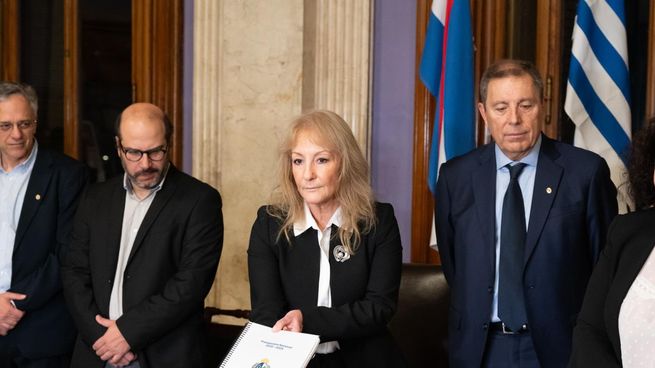 Junto a Carolina Cosse, Gabriel Oddone expuso en el Parlamentolos lineamientos del nuevo presupuesto.
