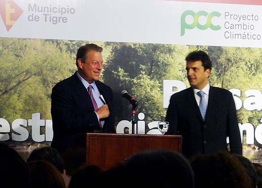 Al Gore junto al intendente del Tigre, Sergio Massa.