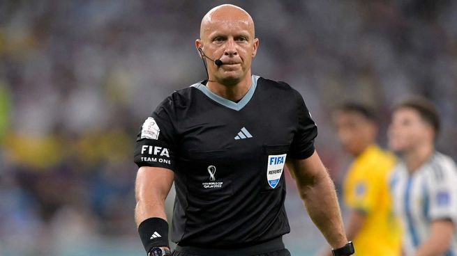 Referí polaco podría perderse la final de la Champions por participar de acto ultra derechista. 