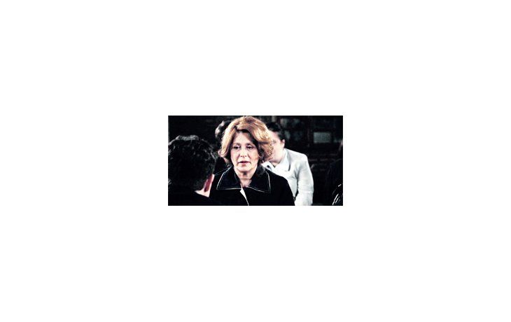 Alicia Zanca en “Condenados”, discreto y medido relato de hechos verídicos vividos en tiempos de la dictadura por el director Carlos Martínez, el músico Héctor Vilche, y otros responsables de la producción.