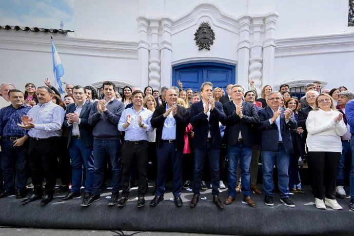 Sergio Massa With The Governors In Front Of The Historic House Of Tucumán.