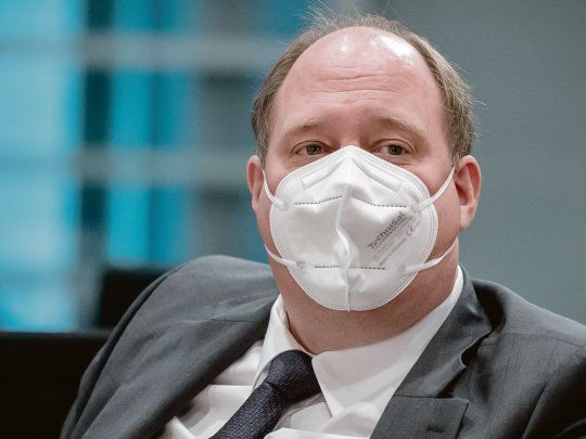 ADVERTENCIA. Helge Braun, jefe de Gabinete de Alemania, anticipó que habrá mayores restricciones para la movilidad de personas que no se vacunen contra en covid-19.