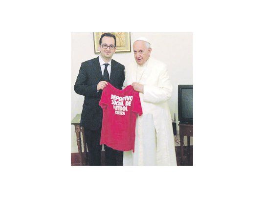 El candidato del Gobierno a la Corte Suprema de Justicia no tiene militancia política, aunque sí fuertes convicciones religiosas. Se hizo notar cuando se fotografió con el papa Francisco, en Roma.