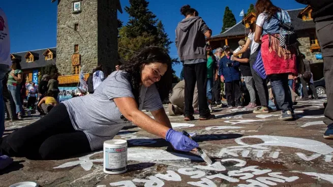 Las actividades por el Día de la Memoria en Bariloche tuvieron como protagonista a las pintadas.