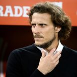 inesperado: diego forlan reemplaza a bielsa como dt de uruguay inesperado: diego forlan reemplaza a bielsa como dt de uruguay