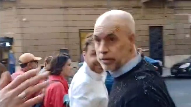 El exjefe de Gobierno porteño, Horacio Rodríguez Larreta, fue agredido mientras participaba de la marcha universitaria.