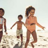 Para construir un muñeco de arena, existe un procedimiento sencillo y divertido. Para construir un muñeco de arena, existe un procedimiento sencillo y divertido.