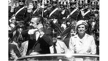 Alfonsín y Barreneche durante la asunción como presidente