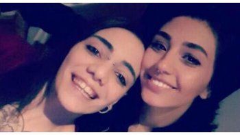 Jimena junto a su novia