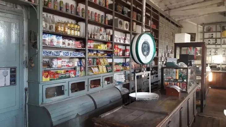 The grocery store that remains alive in Quiñihual. The grocery store that remains alive in Quiñihual.