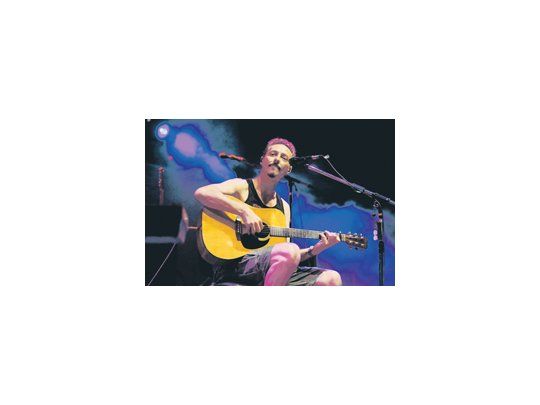 En el ciclo de folklore gratuito actúan hoy Pedro Aznar (foto) y Roxana Amed.