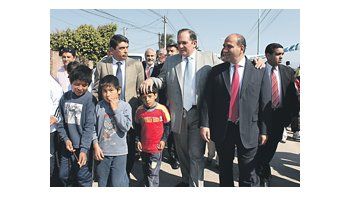 El gobernador reelecto exhibió ayer su holgada victoria en recorridas por la provincia junto al futuro vicegobernador, Juan Manzur.