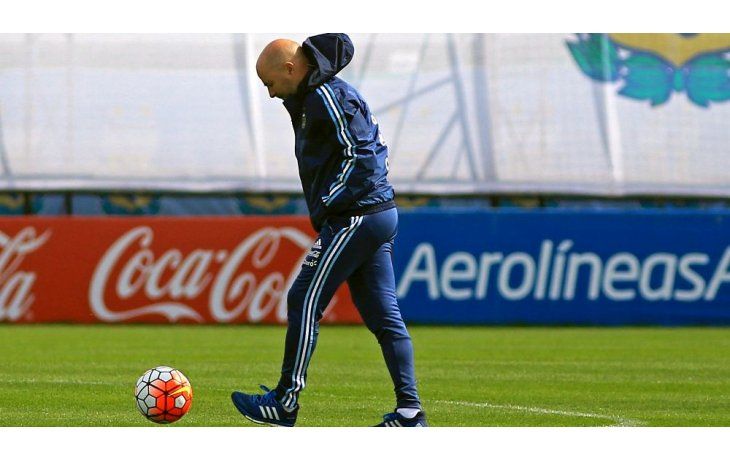 Jorge Sampaoli piensa cómo sufrir lo menos posible la altura de Quito.