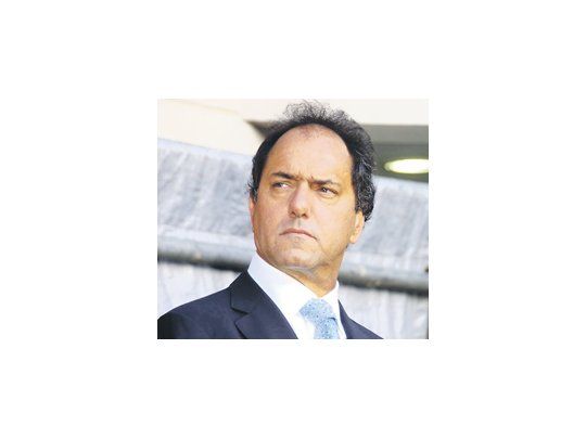 El gobernador prometió discutir en enero nuevas subas salariales.