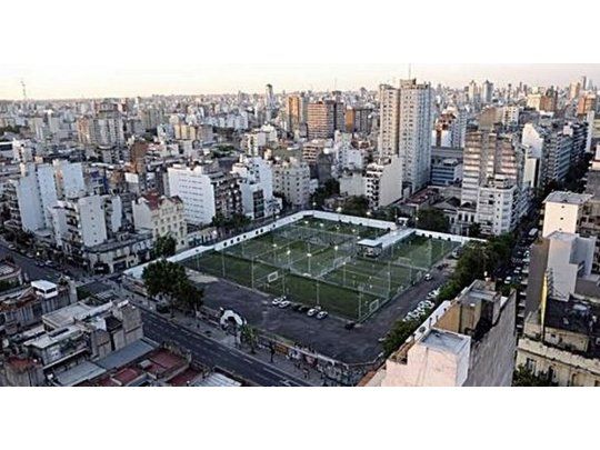 Construirán una plaza en un espacio reservado para un microestadio