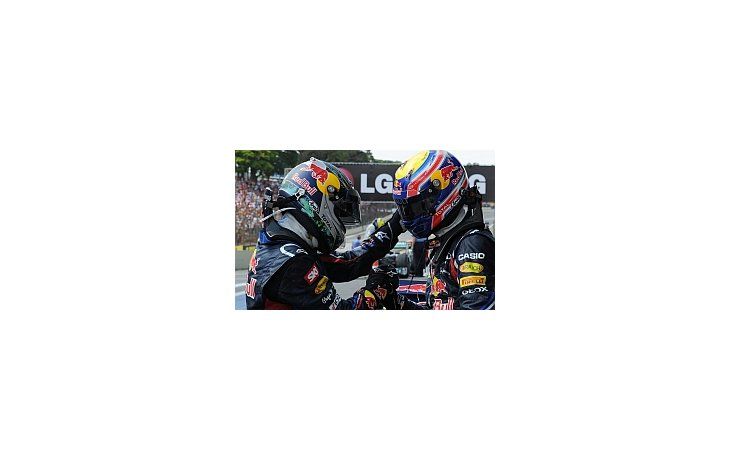 Mark Webber y el bicampeón Sebastian Vettel se impusieron en el GP de Interlagos, última carrera de la temporada.