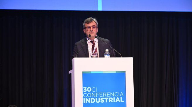 Daniel Funes de Rioja en la apertura de la 30 Cumbre de la UIA.