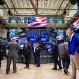 Las nóminas privadas en EEUU cayeron 32.000 puestos en noviembre, sorprendiendo al mercado, que esperaba un aumento de 5.000, según el Informe Nacional de Empleo ADP. Las nóminas privadas en EEUU cayeron 32.000 puestos en noviembre, sorprendiendo al mercado, que esperaba un aumento de 5.000, según el Informe Nacional de Empleo ADP.