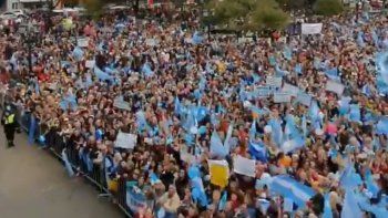 Movilización en la plaza de Morón.