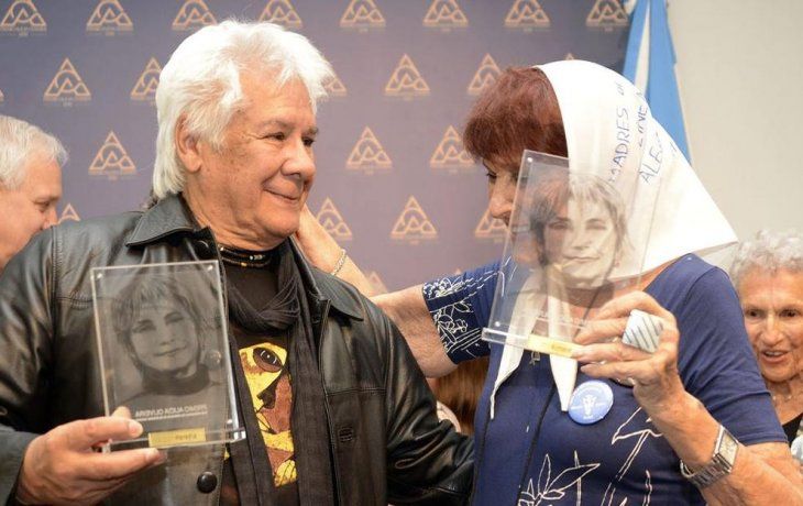 taty almeida y victor heredia, premiados por la defensa de los ddhh