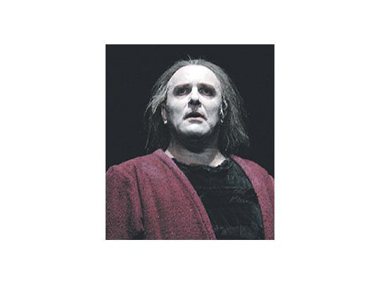 AlejandroUrdapilleta esel rey Lear enla muyparticularvisión deJorge Lavellidel clásico deShakespeare.
