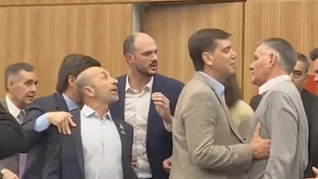 Andrés Leone y Carlos Castagneto protagonizaron una discusión a los gritos en la Cámara de Diputados.