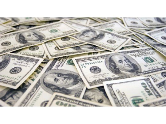 Dólar tocó nuevo récord: subió 9 centavos a $ 15,35
