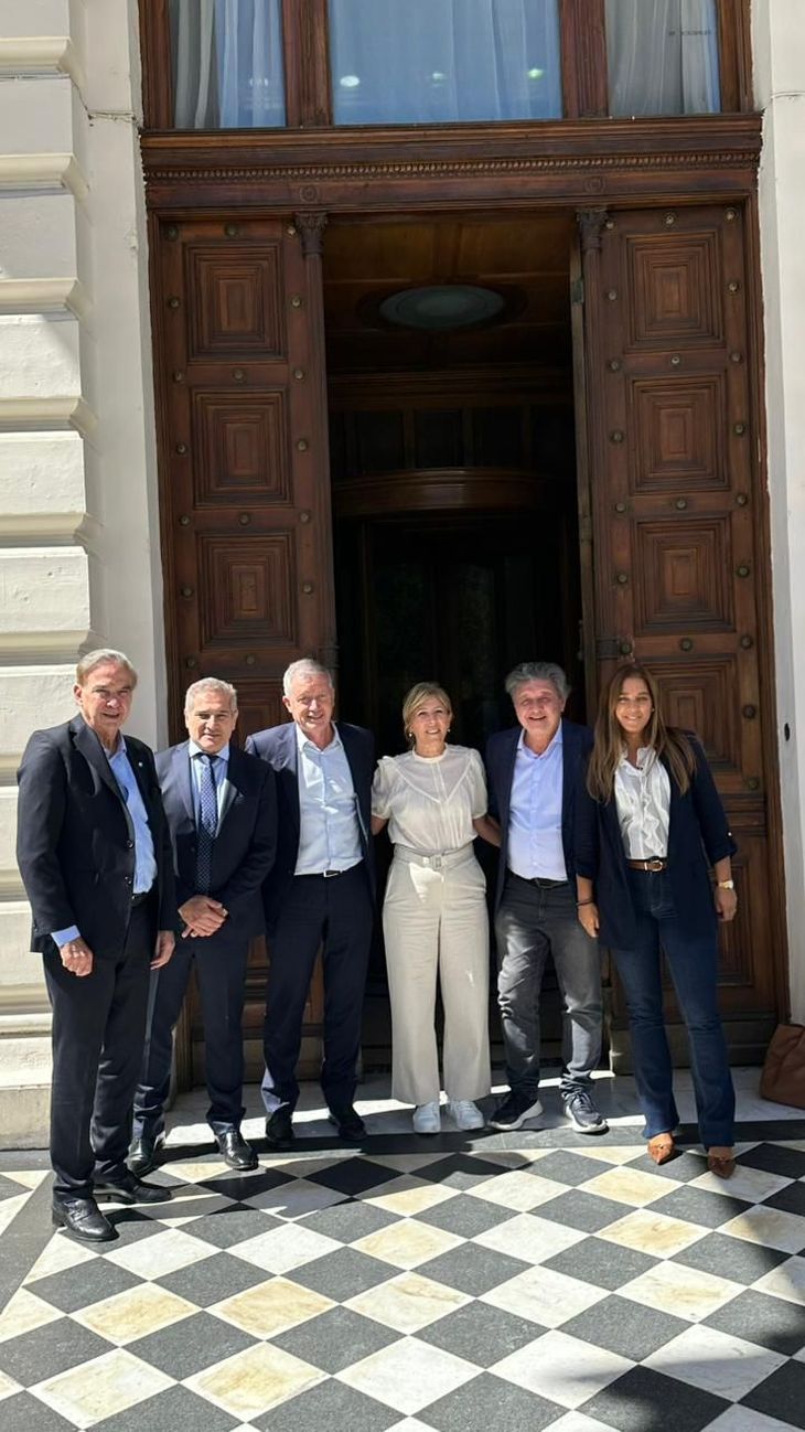 El reordenamiento de la oposición logró unir a referentes de distintos estratos políticos.