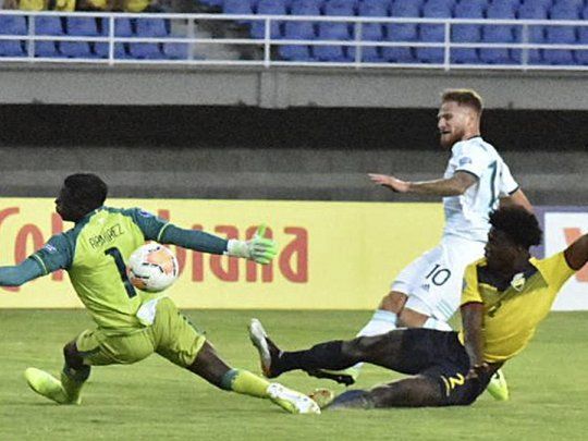 Alexis Mac Allister convirti&oacute; el gol con el que Argentina derrot&oacute; a Ecuador.