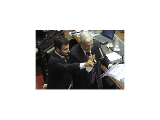 Aprueban la designación de Álvarez y Forlón en Auditoría General