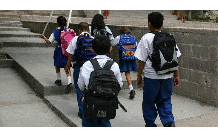 Buscan regular el peso de las mochilas escolares en la Provincia