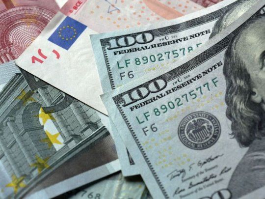 Luego de 20 años la moneda europea se depreció hasta alcanzar este martes la paridad con el billete estadounidense.