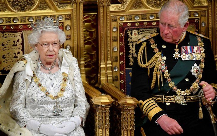Reina Isabel II y Príncipe Carlos.&nbsp;