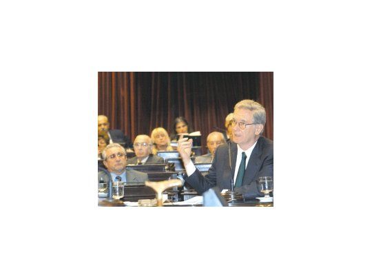El juez de la Corte Suprema Eduardo Moliné OConnor le ha pedido al Senado, que lo enjuicia, que cite al nuevo magistrado Eugenio Zaffaroni para que opine sobre el caso Macri.