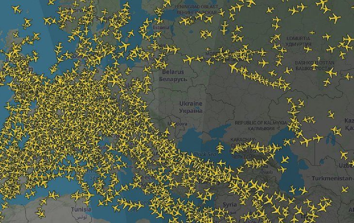 El mapa de flightradar muestra en tiempo real los vuelos sobre Europa.&nbsp;