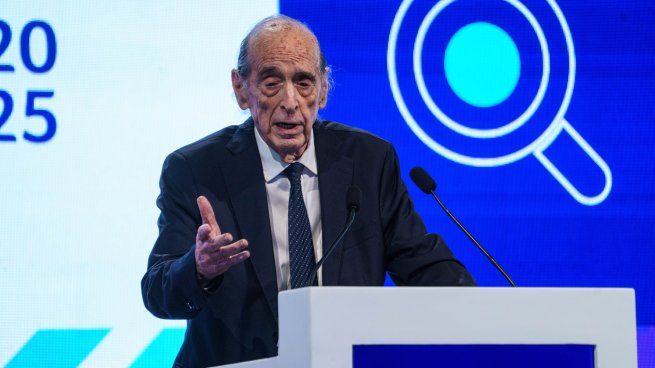 Arriazu evaluó que el programa libertario tiene hoy un 50% de probabilidades de éxito, gracias al acuerdo con el FMI y al respaldo de Estados Unidos. 