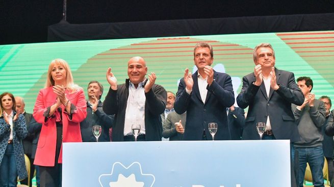 Juan Manzur, Sergio Massa y Agustín Rossi.