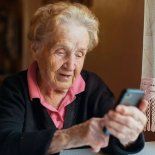 Podés descargar la app Mi PAMI de forma gratuita en dispositivos móviles iOS y Android.  Podés descargar la app Mi PAMI de forma gratuita en dispositivos móviles iOS y Android.