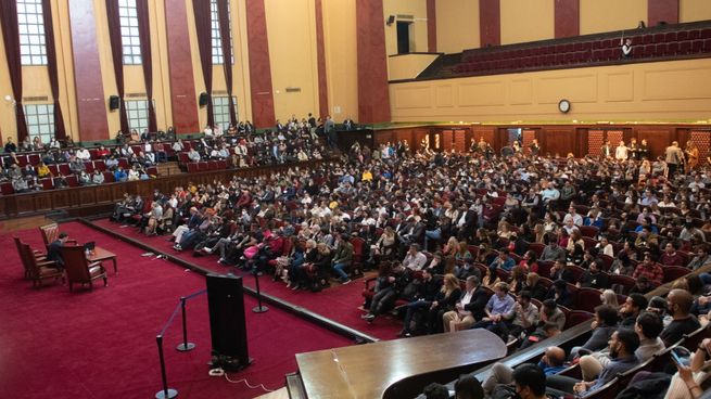 El salón de Actos de la Facultad de Derecho de la UBA se colmó por el lanzamiento del Metaverso de la universidad