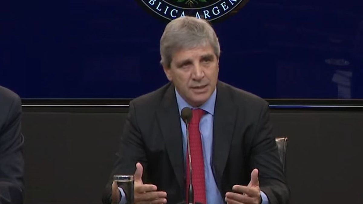 Luis Caputo anunció un plan de $2 billones para reactivar el crédito hipotecario con fondos de la ANSES