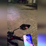 Las imágenes del robo y ataque fueron grabadas por las gafas de la propia víctima. Las imágenes del robo y ataque fueron grabadas por las gafas de la propia víctima.