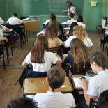Docentes, autoridades educativas y alumnos se encuentran atravesados por una situación crítica que no solo se materializa en la falta de aprendizajes, sino también en las expectativas de futuro, el mundo laboral y la formación en estudios universitarios. Docentes, autoridades educativas y alumnos se encuentran atravesados por una situación crítica que no solo se materializa en la falta de aprendizajes, sino también en las expectativas de futuro, el mundo laboral y la formación en estudios universitarios.