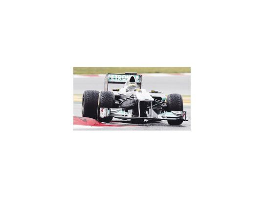 Nico Rosberg, con Mercedes, fue el más rápido en la tercera jornada de entrenamientos, que la F-1 está desarrollando en Montmeló.